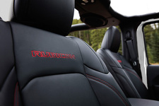 ラングラー アンリミテッドルビコンに限定車「スカイワンタッチパワートップ」が登場