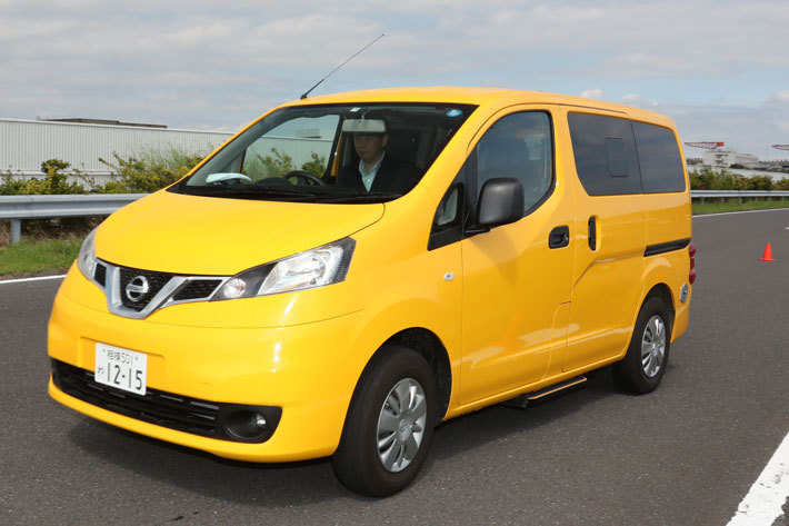 写真は2021年春まで生産されていたNV200バネットのタクシーキャブ仕様