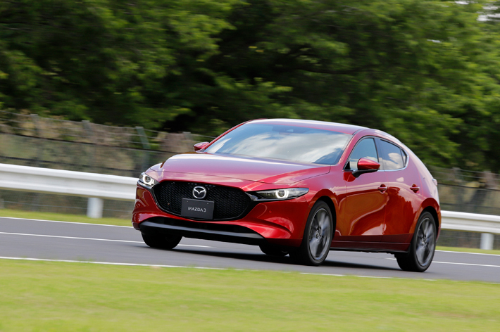 マツダ 新型MAZDA3 ファストバック