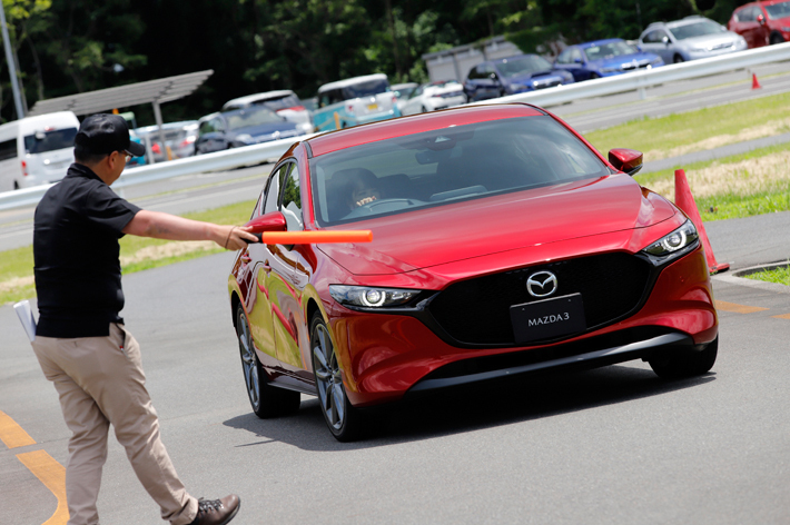 マツダ 新型MAZDA3 ファストバック