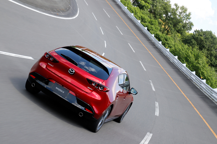 マツダ 新型MAZDA3 ファストバック