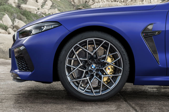 BMW フラッグシップ・モデル新型M8発表