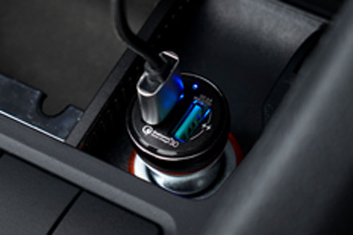 カロッツェリア 電動でホールド＆リリースできる車載用スマホ
