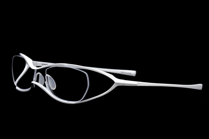 レクサス コンセプトカーをイメージしたドライブ用メガネが登場