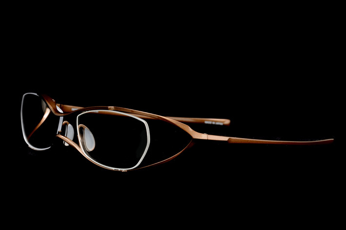 レクサス コンセプトカーをイメージしたドライブ用メガネが登場