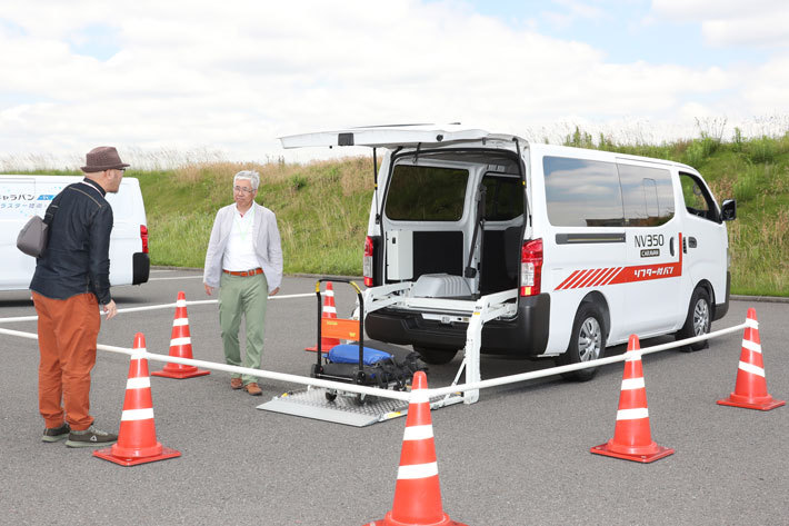 日産 NV350キャラバン リフター架装車【#日産あんばさだー はたらくクルマ取材会／2019年6月11日(火)・会場：グランドライブ(神奈川県横須賀市)】