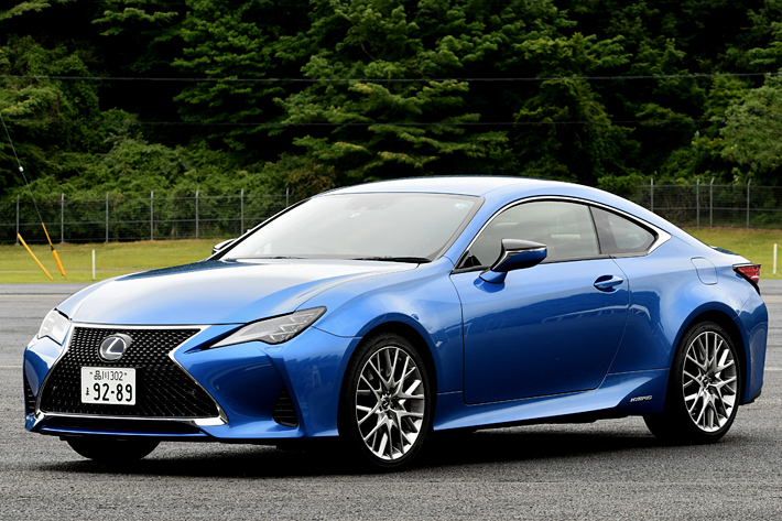 RCはISのクーペバージョンで、2LターボのRC300、3.5LエンジンのRC350、2.5Lエンジン+モーターのRC300hからなる。そのほかLエンジンを搭載するハイパフォーマンスモデルRCFも