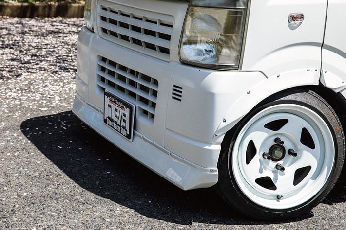 箱スカGT-Rチック！？ 軽トラ「キャリイ」を“シャコタンスタイル
