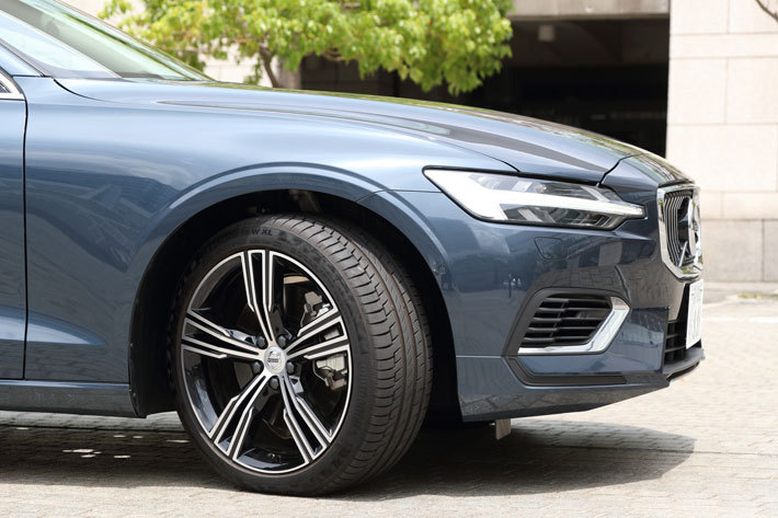 ボルボ V60 T6 Twin Engine AWD Inscription[4WD・プラグインハイブリッドモデル／ボディカラー：デニムブルーメタリック]