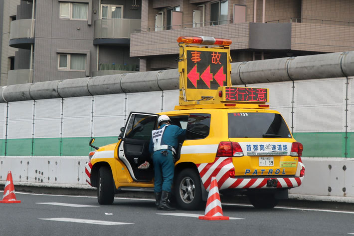 首都 高速 パトカー