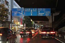 国道246号線玉川通り・池尻～渋谷付近、混雑する夕方頃の様子　慣れないドライバーにはハードルの高い道だ