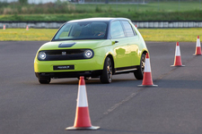 ホンダ eはまさかの後輪駆動！ こりゃ近未来のコンパクトスポーツだ
