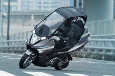 ルーフ付き大型電動バイク「AD-4」を限定発売