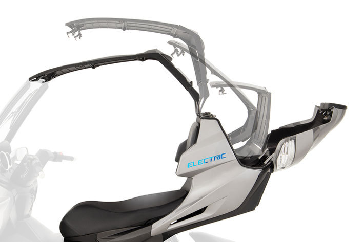 ルーフ付き大型電動バイク「AD-4」を限定発売