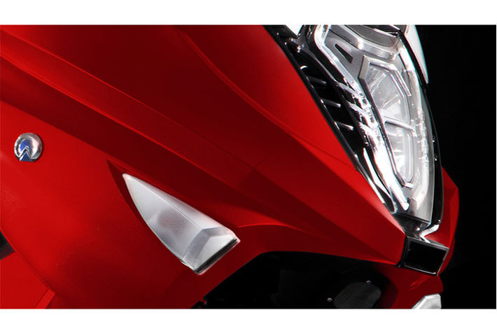 ルーフ付き大型電動バイク「AD-4」を限定発売