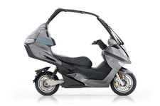 ルーフ付き大型電動バイク「AD-4」を限定発売