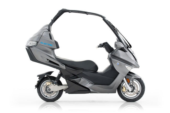 ルーフ付き大型電動バイク「AD-4」を限定発売