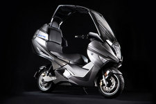 ルーフ付き大型電動バイク「AD-4」を限定発売