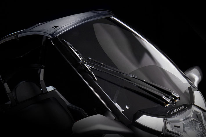 ルーフ付き大型電動バイク「AD-4」を限定発売