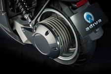 ルーフ付き大型電動バイク「AD-4」を限定発売