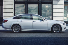 トヨタ クラウンに上質感を高めた特別仕様車を設定