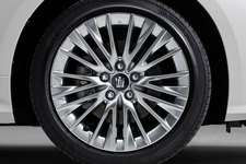 トヨタ クラウンに上質感を高めた特別仕様車を設定