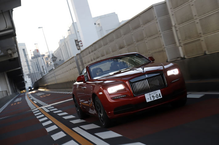 Rolls-Royce Dawn Black Badge (ロールス・ロイス ドーン ブラックバッジ)[Photo：小林 岳夫]