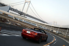 Rolls-Royce Dawn Black Badge (ロールス・ロイス ドーン ブラックバッジ)[Photo：小林 岳夫]