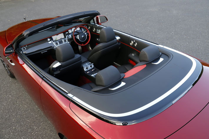 Rolls-Royce Dawn Black Badge (ロールス・ロイス ドーン ブラックバッジ)[Photo：小林 岳夫]