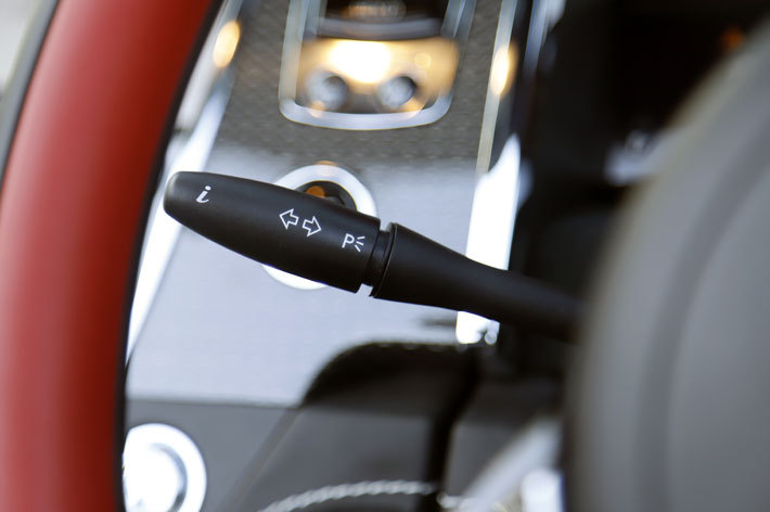 Rolls-Royce Dawn Black Badge (ロールス・ロイス ドーン ブラックバッジ)[Photo：小林 岳夫]