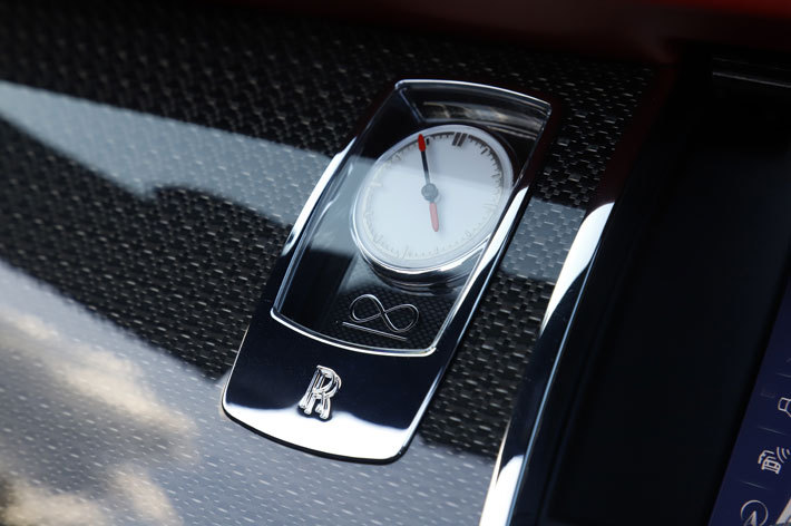 Rolls-Royce Dawn Black Badge (ロールス・ロイス ドーン ブラックバッジ)[Photo：小林 岳夫]