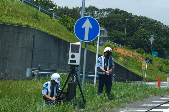 警告看板なし 移動式オービスの実態を調査 最新探知器によるテスト結果を発表 業界先取り 業界ニュース 自動車ニュース21国産車から輸入車 まで Mota