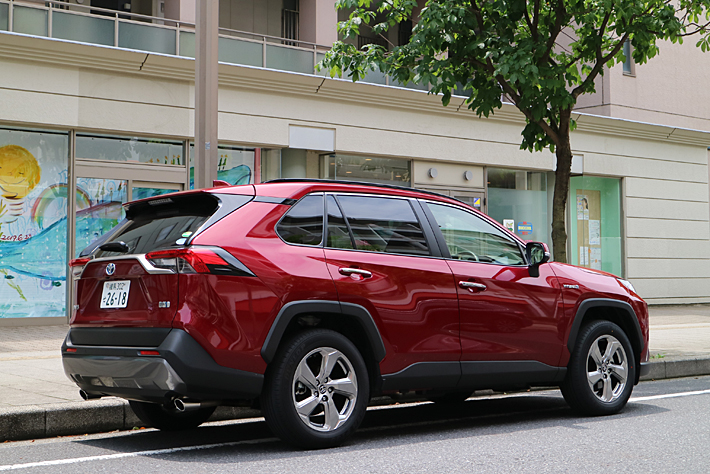 トヨタ 新型rav4 ハイブリッドモデル 実燃費レポート 人気suvの最上級グレードの実力を試す 2 6 低燃費にこだわるなら 最新の実燃費が丸わかり 燃費レポート Mota