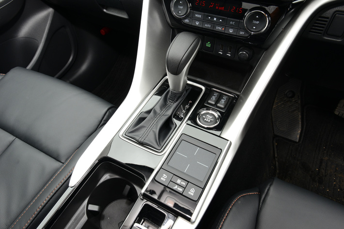 ディーゼルに組み合わせるのはデリカD:5と同じ8速AT