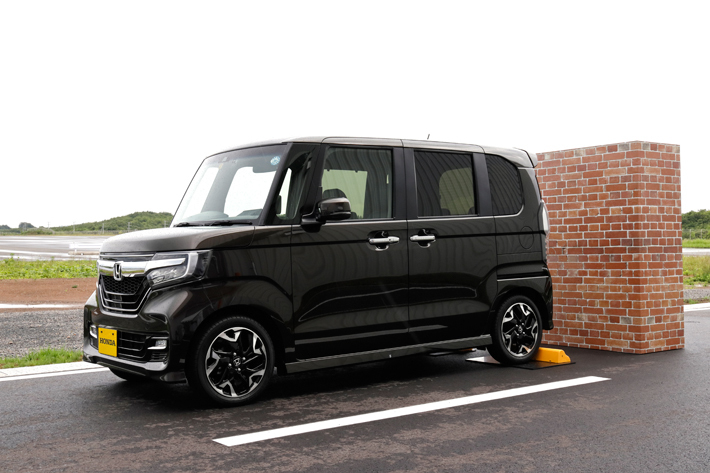 後方誤発進抑制機能