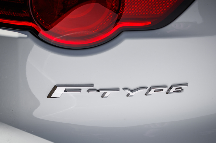 ジャガー F-TYPE 2020年モデルの限定車「CHEQUERED FLAG EDITION」