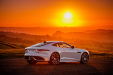 ジャガー F-TYPE 2020年モデルの限定車「CHEQUERED FLAG EDITION」