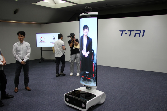 臨場感を出すために縦型のパネルを仕様。実は走破性もバツグン