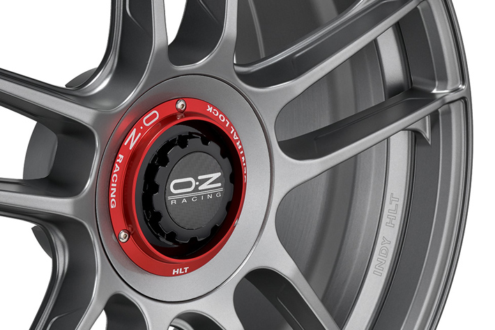 世界最速の技術力を足元に Ozよりハイパフォーマンスで優美なデザインのホイール インディ Hlt が登場 業界先取り 業界ニュース 自動車ニュース22国産車から輸入車まで Mota
