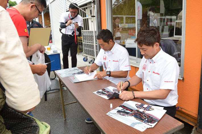 “ドリキン”こと土屋 圭市さんと道上 龍選手による豪華サイン会【Modulo 体感試乗会 in 富山・おわらサーキット／2019年7月20日(土)】
