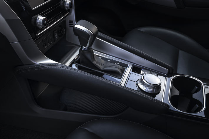 三菱 新型「パジェロスポーツ」を世界初披露