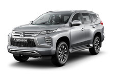 三菱 新型「パジェロスポーツ」を世界初披露