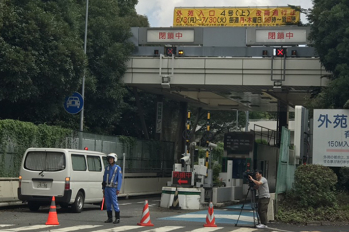 ▲首都高 外苑入口封鎖の様子(2019年7月)