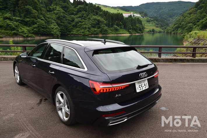 アウディ A6 アバント 55 TFSI クワトロ Sライン[4WD／ボディカラー：ファーマメントブルーメタリック]