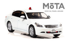 愛知県警のパトカーと、埼玉県警の覆面パトカーがミニチュアカーに｜今にも走り出しそうな精巧な仕上がり