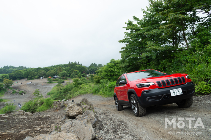 SUVらしからぬ本格的な悪路走破性をみせてくれたチェロキー トレイルホーク