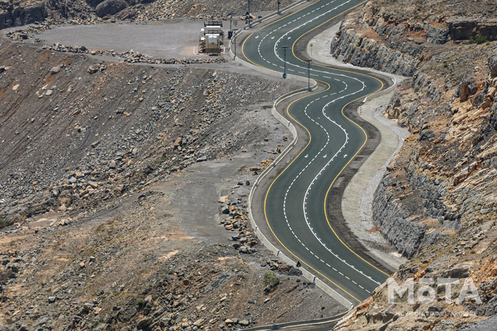 ランドローバー 新型「DEFENDER」の走行テストをドバイの極限環境下で実施～国際赤十字・赤新月社連盟との65年にわたるパートナーシップにより実現～