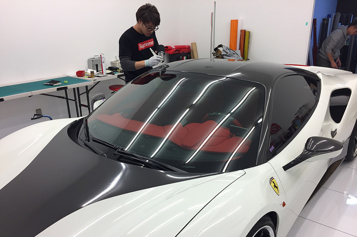 世界レベルの技術力で高級車を気軽にイメージチェンジ ボディラッピング ペイントプロテクションならジャスティス Vol 2 画像ギャラリー No 21 車のパーツ カー用品などオススメの車カスタム情報をご紹介 22年最新 自動車カスタム パーツ解説記事 世界レベルの技術力で高級車を気軽にイメージチェンジ ボディラッピング ペイントプロテクションならジャスティス Vol 2 画像ギャラリー No 21 車のパーツ カー用品などオススメの車カスタム情報をご紹介 22年最新 自動車カスタム パーツ解説記事