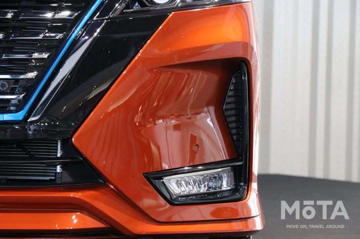 日産 新型セレナ  e-POWER ハイウェイスター V[FF／ボディカラー：	サンライズオレンジ マルチフレックスパールメタリック／ダイヤモンドブラック パール 2トーン]