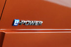 日産 新型セレナ  e-POWER ハイウェイスター V[FF／ボディカラー：	サンライズオレンジ マルチフレックスパールメタリック／ダイヤモンドブラック パール 2トーン]
